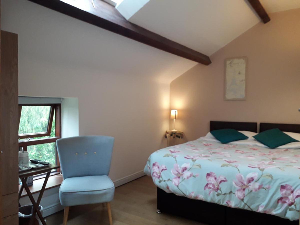 Brook Barn B&B Хейл Екстериор снимка