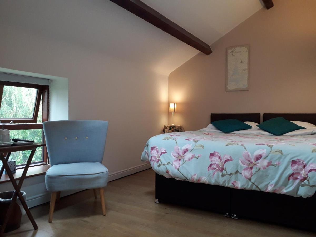 Brook Barn B&B Хейл Екстериор снимка