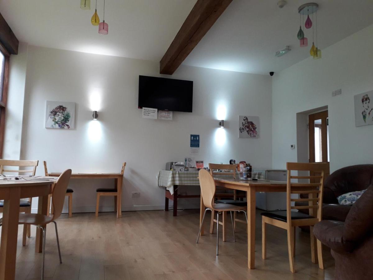 Brook Barn B&B Хейл Екстериор снимка