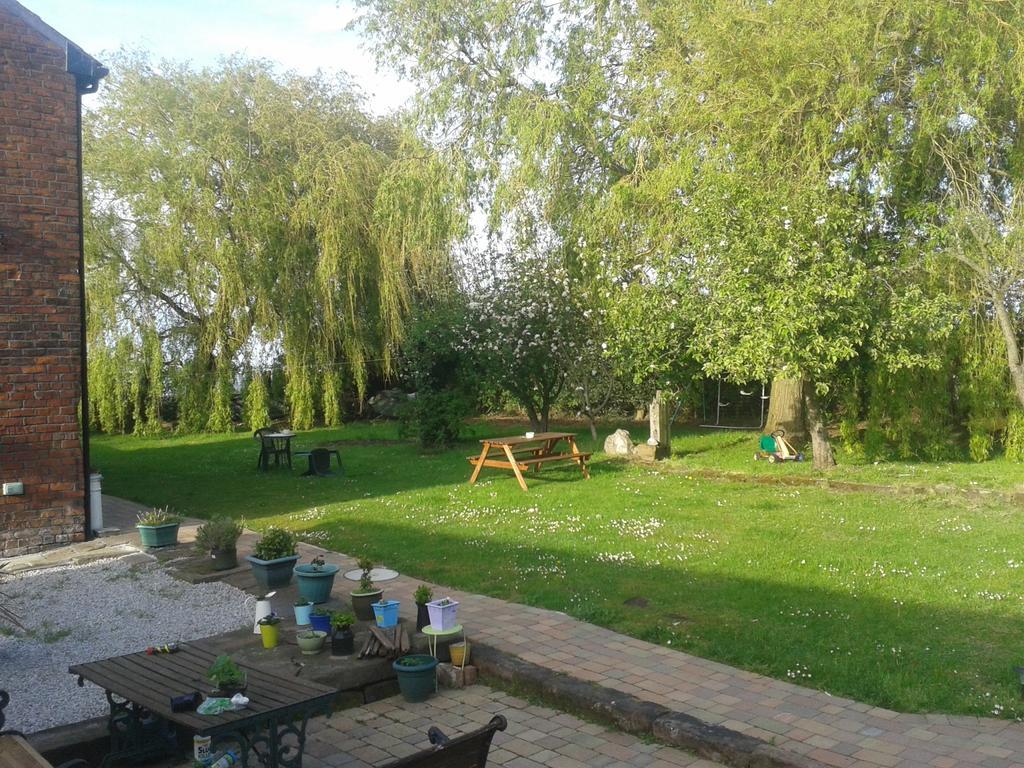 Brook Barn B&B Хейл Екстериор снимка