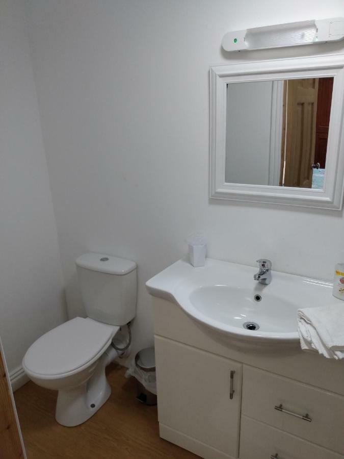 Brook Barn B&B Хейл Екстериор снимка