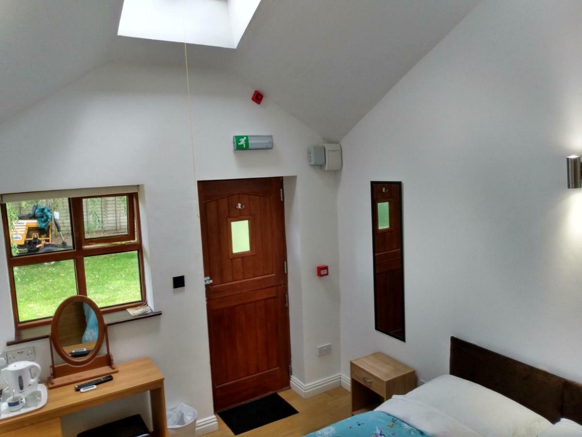 Brook Barn B&B Хейл Екстериор снимка