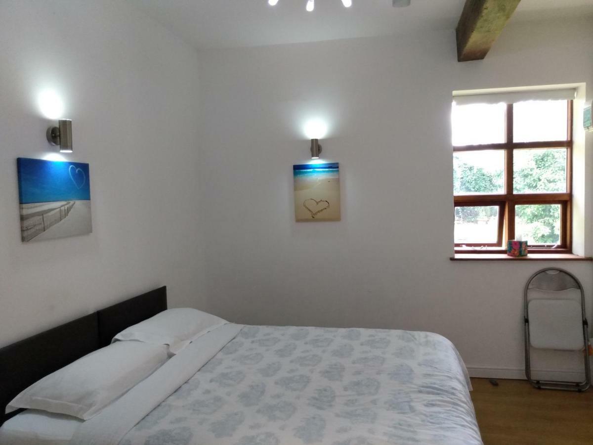 Brook Barn B&B Хейл Екстериор снимка