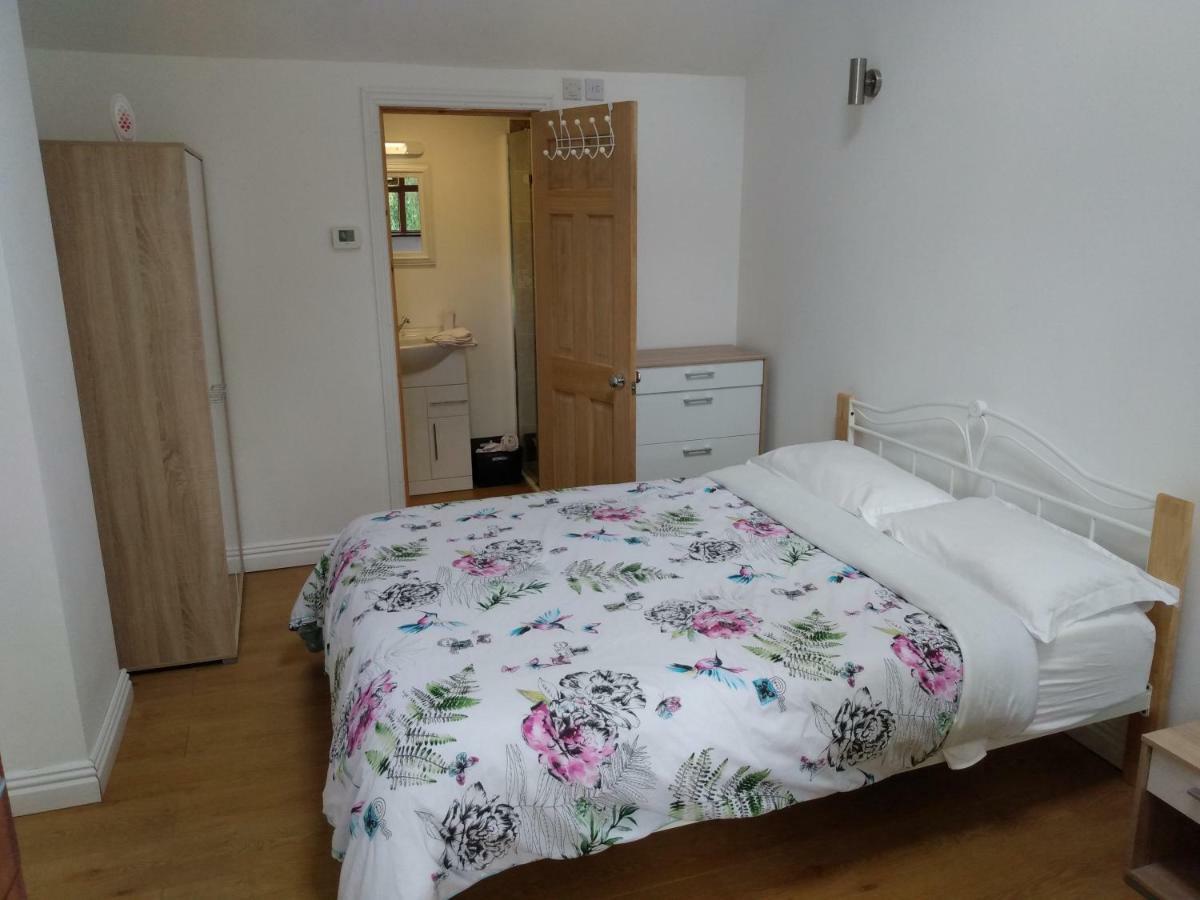 Brook Barn B&B Хейл Екстериор снимка